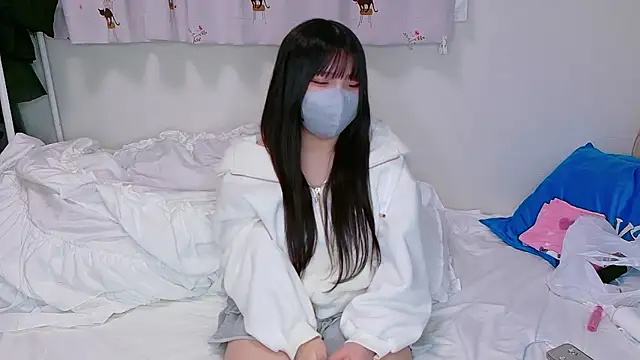 YUKINA 00 online show from 12/17/25, 11:59