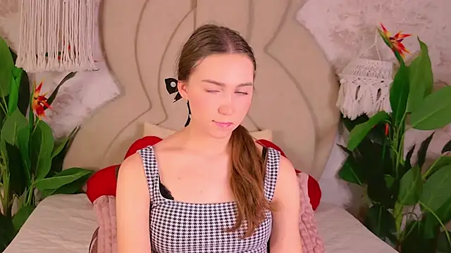 OliviaLay online show from 11/22/25, 11:42