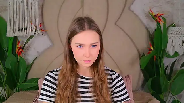 OliviaLay online show from 11/17/25, 09:57