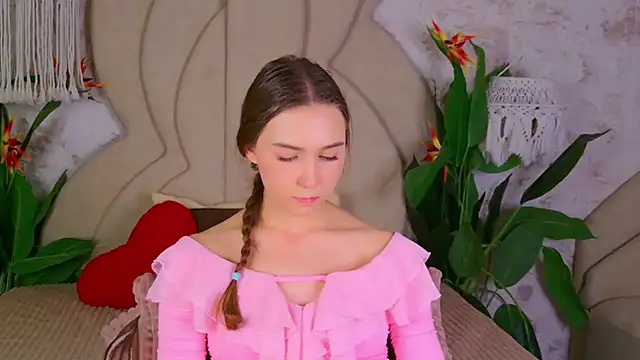 OliviaLay online show from 11/18/25, 05:27