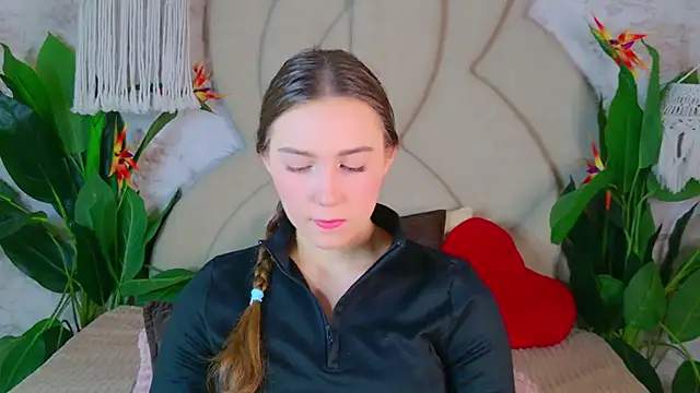 OliviaLay online show from 11/20/25, 06:36