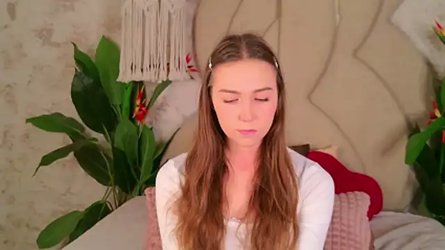 OliviaLay online show from 11/14/25, 11:14