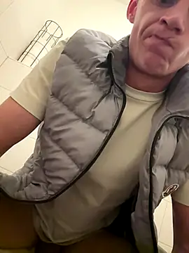 heet1998 online show from 10/19/25, 02:53