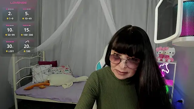 Snapshot of LindaRomero chatting on 10/11/25, 08:48 LindaRomero online show from 10/11/25, 08:48