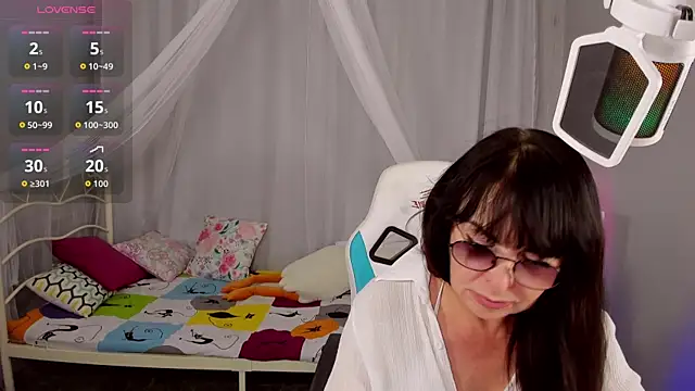 Snapshot of LindaRomero chatting on 09/28/25, 03:30 LindaRomero online show from 09/28/25, 03:30