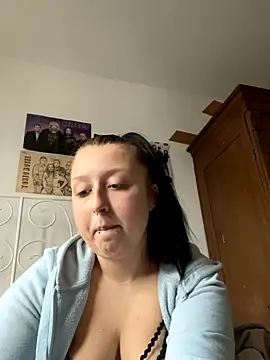 Snapshot of SweetieLina chatting on 10/07/25, 08:04 SweetieLina online show from 10/07/25, 08:04