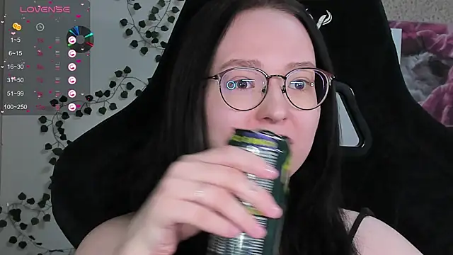 Snapshot of power_robynn chatting on 03/01/26, 02:28 power robynn online show from 03/01/26, 02:28