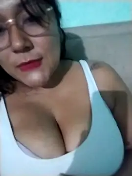 Snapshot of _LunaSweet chatting on 10/04/25, 02:02 LunaSweet online show from 10/04/25, 02:02