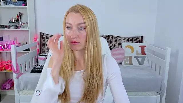 MysticRoxanne online show from 12/21/25, 10:39