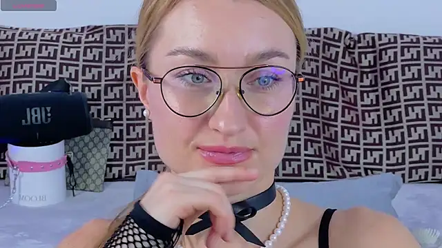 MysticRoxanne online show from 11/23/25, 03:00