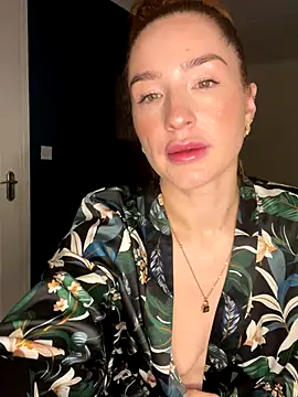 Cherry-L-28 online show from 11/28/25, 06:24