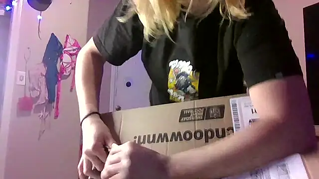 Snapshot of Queen2454 chatting on 10/12/25, 10:00 Queen2454 online show from 10/12/25, 10:00