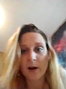 Queen2454 online show from 11/30/25, 02:56