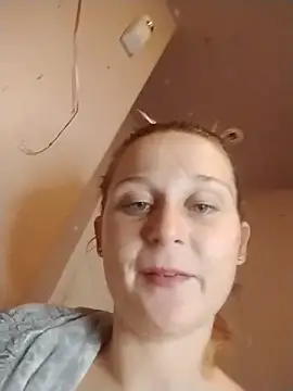 Snapshot of Queen2454 chatting on 09/28/25, 06:59 Queen2454 online show from 09/28/25, 06:59