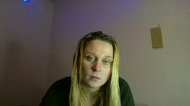 Snapshot of Queen2454 chatting on 10/08/25, 11:49 Queen2454 online show from 10/08/25, 11:49