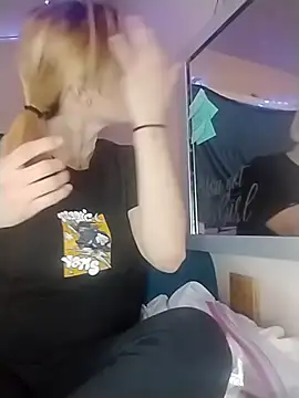 Snapshot of Queen2454 chatting on 10/20/25, 07:58 Queen2454 online show from 10/20/25, 07:58