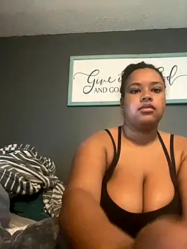 Snapshot of nicolette356 chatting on 10/13/25, 02:51 nicolette356 online show from 10/13/25, 02:51