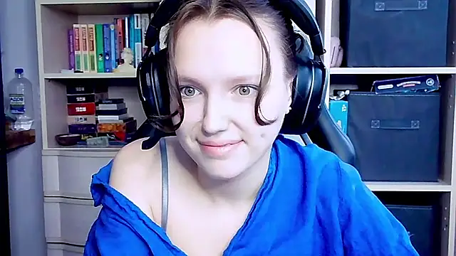 Snapshot of Diana-back chatting on 10/06/25, 06:36 Diana-back online show from 10/06/25, 06:36
