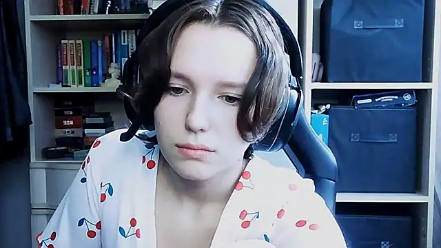 Snapshot of Diana-back chatting on 10/07/25, 06:58 Diana-back online show from 10/07/25, 06:58