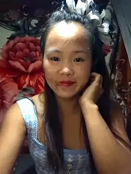 Snapshot of Alice_wo chatting on 10/12/25, 12:12 Alice wo online show from 10/12/25, 12:12