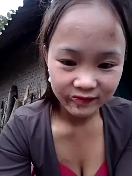 Snapshot of Alice_wo chatting on 10/17/25, 10:29 Alice wo online show from 10/17/25, 10:29