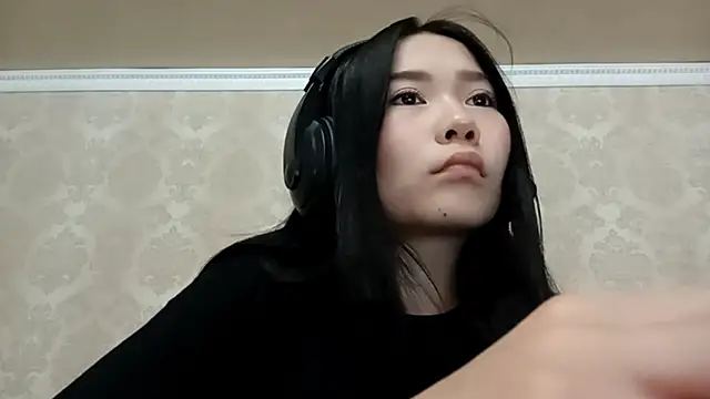 Snapshot of YukiShaapan chatting on 10/18/25, 11:23 YukiShaapan online show from 10/18/25, 11:23