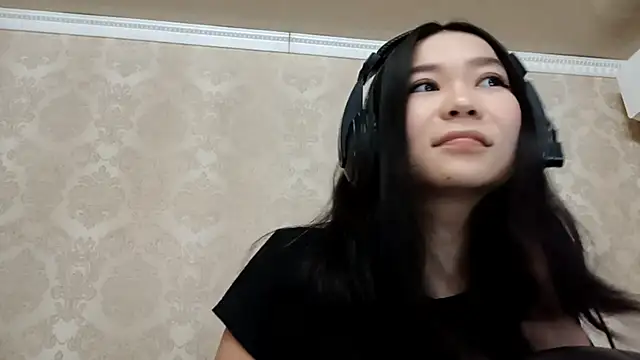 Snapshot of YukiShaapan chatting on 10/15/25, 10:12 YukiShaapan online show from 10/15/25, 10:12