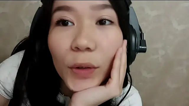 Snapshot of YukiShaapan chatting on 10/06/25, 10:49 YukiShaapan online show from 10/06/25, 10:49