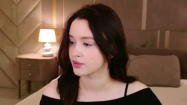 Snapshot of EvaSwen chatting on 06/15/26, 10:59 EvaSwen online show from 06/15/26, 10:59