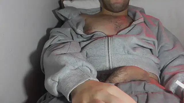 Snapshot of cazzo18cm3 chatting on 12/18/25, 10:35 cazzo18cm3 online show from 12/18/25, 10:35