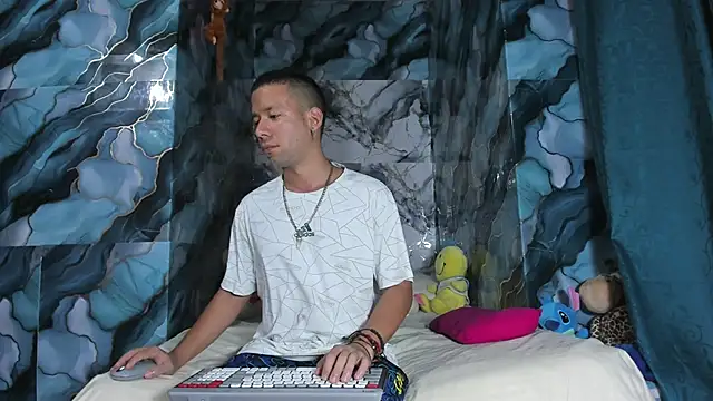 celesteyorucso1 online show from 10/18/25, 11:29