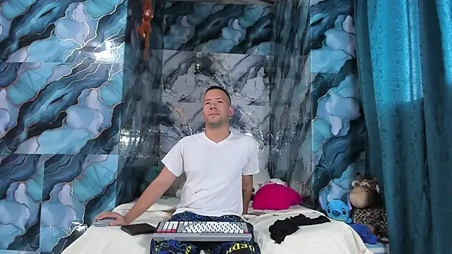 celesteyorucso1 online show from 10/14/25, 09:47