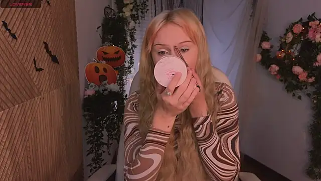 kitten murray  online show from 10/25/25, 05:28