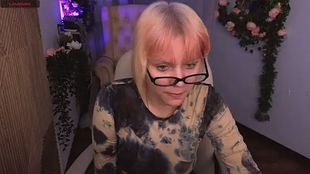 kitten murray  online show from 10/16/25, 06:32