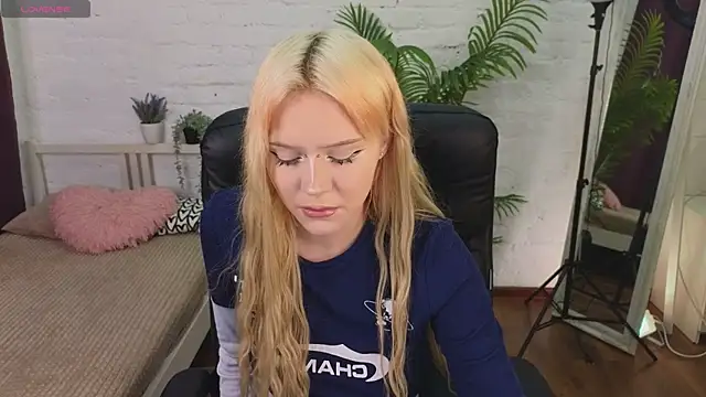 kitten murray  online show from 11/06/25, 06:06