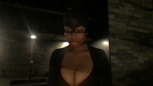 tia   fox online show from 11/30/25, 02:45