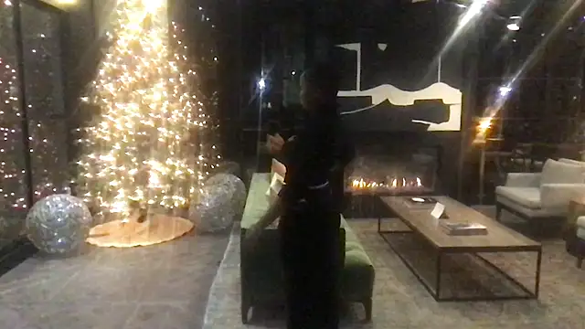 tia   fox online show from 11/27/25, 09:32