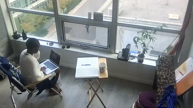 tia   fox online show from 10/29/25, 08:19