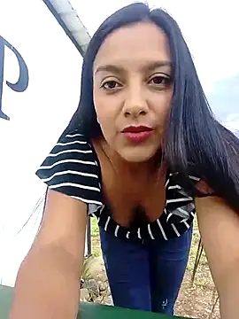 Snapshot of Sexy_Nayra_outdoors chatting on 10/15/25, 09:01 Sexy Nayra outdoors online show from 10/15/25, 09:01