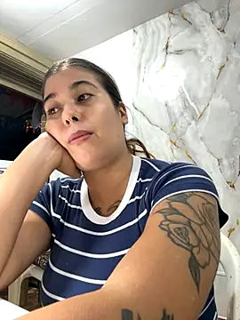 Snapshot of violeticafox chatting on 12/18/25, 02:16 violeticafox online show from 12/18/25, 02:16