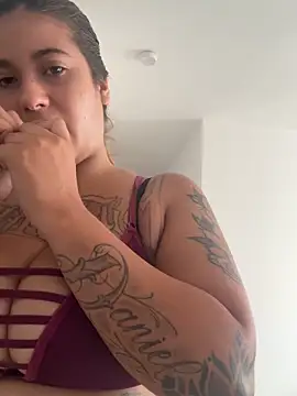 Snapshot of violeticafox chatting on 10/01/25, 04:11 violeticafox online show from 10/01/25, 04:11