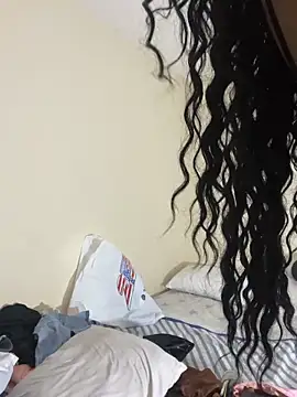 RobertaxGutierrez online show from 11/17/25, 01:09