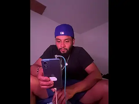 Snapshot of UrfavDilf69 chatting on 11/12/25, 06:28 UrfavDilf69 online show from 11/12/25, 06:28