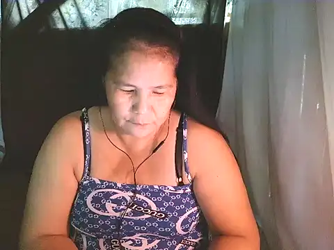 Snapshot of milagrose_rose chatting on 05/23/26, 10:42 milagrose rose online show from 05/23/26, 10:42