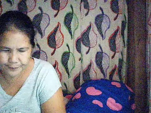 milagrose rose online show from 10/05/25, 10:06
