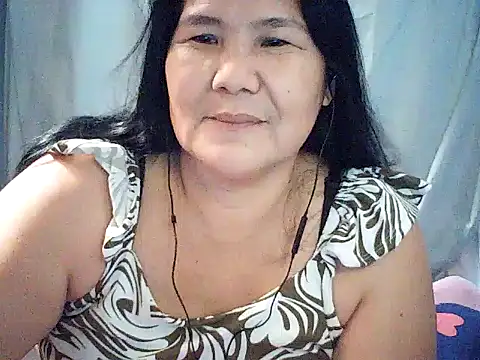 Snapshot of milagrose_rose chatting on 06/14/26, 11:17 milagrose rose online show from 06/14/26, 11:17