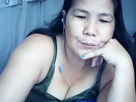 Snapshot of milagrose_rose chatting on 07/11/26, 05:24 milagrose rose online show from 07/11/26, 05:24