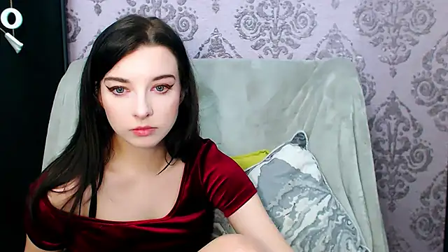 Snapshot of DominantLuna chatting on 12/17/25, 08:58 DominantLuna online show from 12/17/25, 08:58