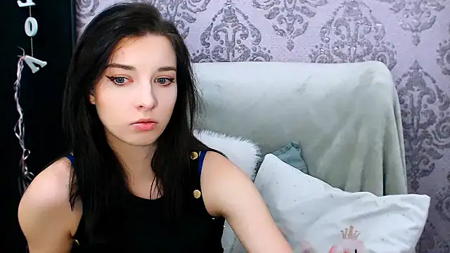 Snapshot of DominantLuna chatting on 11/13/25, 08:35 DominantLuna online show from 11/13/25, 08:35