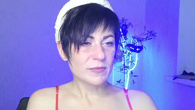 Ashley Brookss online show from 11/19/25, 08:09